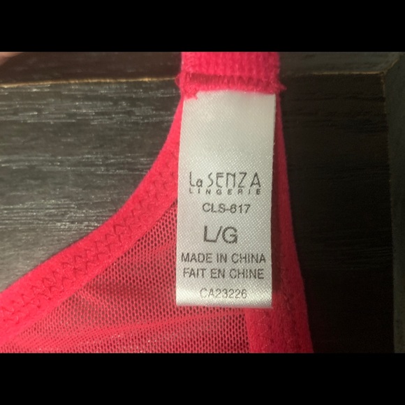 {2/$40} Vintage La SENZA Set, Fuchsia Bra & Garter - Picture 8 of 12